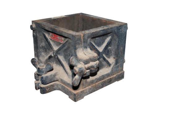 Image de Moule à cube de béton 10 x 10 cm